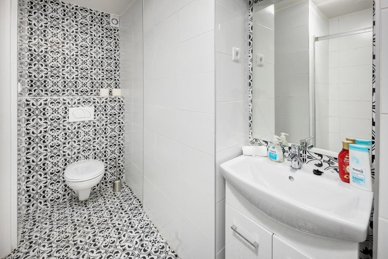 Modern In Authentic Area Apartman